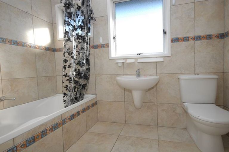 Photo of property in 16 Spinella Drive, Bayview, Auckland, 0629