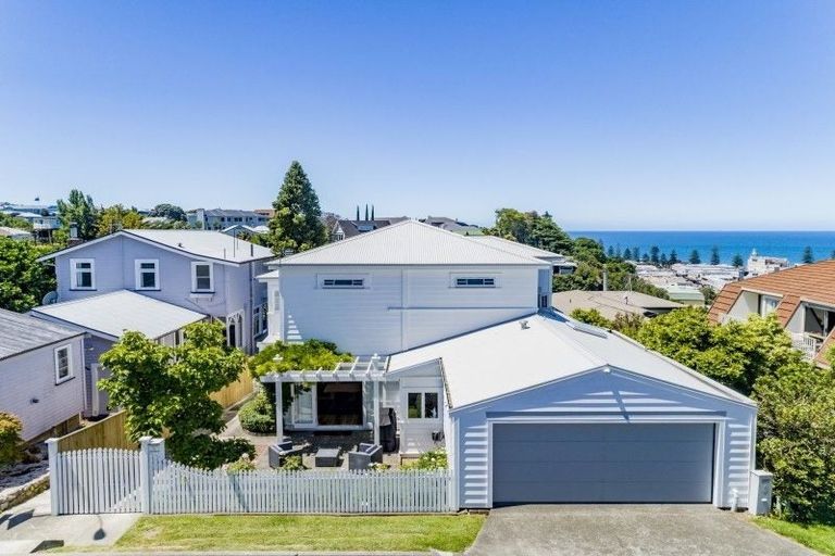 Photo of property in 11 Colenso Avenue, Hospital Hill, Napier, 4110