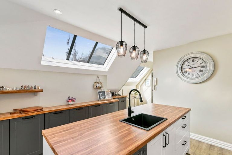 Photo of property in 16j Hobson Street, Thorndon, Wellington, 6011