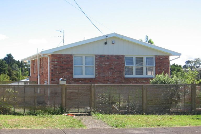 Photo of property in 1/8 Cobham Crescent, Kelston, Auckland, 0602