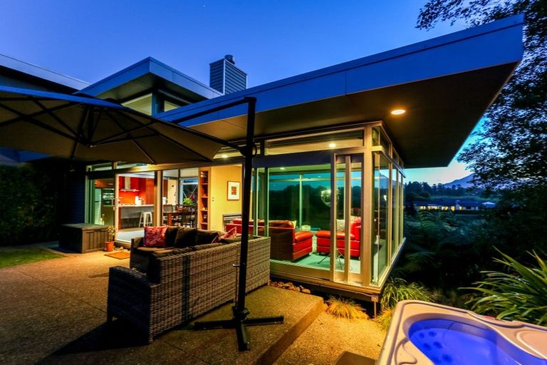 Photo of property in 6b Highfield Place, Highlands Park, New Plymouth, 4312