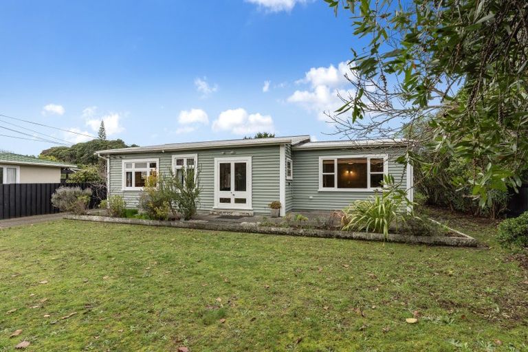 Photo of property in 27 Manuka Street, Otaki Beach, Otaki, 5512