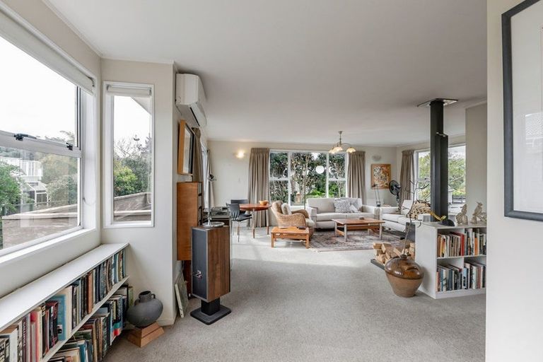 Photo of property in 12 Ara Kuaka, Waikanae Beach, Waikanae, 5036