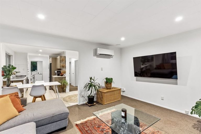 Photo of property in 6 Skyla Place, Massey, Auckland, 0614