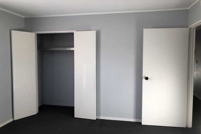 Photo of property in 2/13 Craigbank Avenue, New Lynn, Auckland, 0600