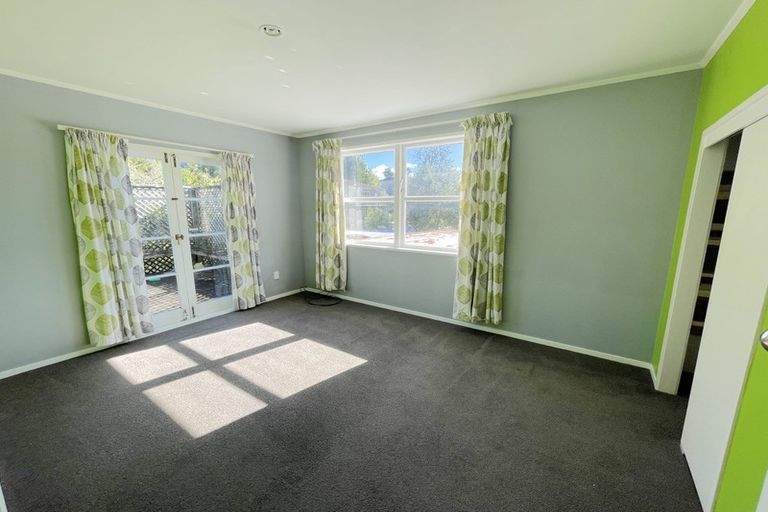 Photo of property in 77 Vandeleur Avenue, Birkdale, Auckland, 0626