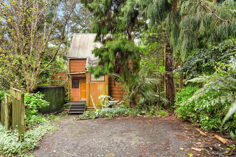 Photo of property in 59 Opanuku Road, Henderson Valley, Auckland, 0612