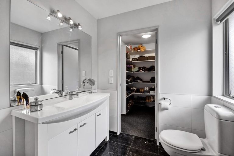 Photo of property in 188 Heta Road, Highlands Park, New Plymouth, 4312