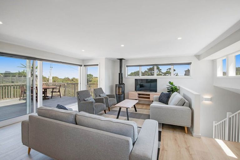 Photo of property in 1 Domain Crescent, Muriwai, Waimauku, 0881