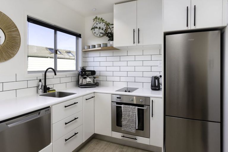 Photo of property in 1/72l Kitchener Road, Milford, Auckland, 0620