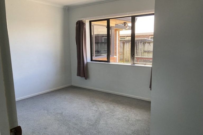 Photo of property in 35 Waiwherowhero Drive, St Andrews, Hamilton, 3200