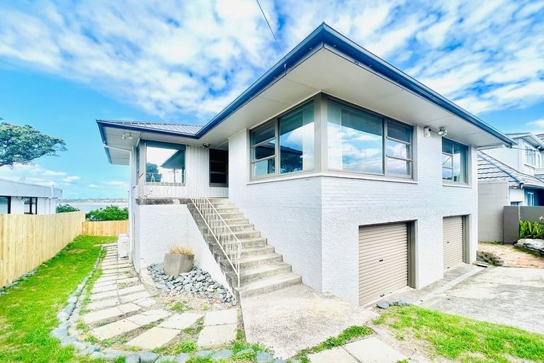 Photo of property in 73 Sylvan Avenue, Northcote, Auckland, 0627