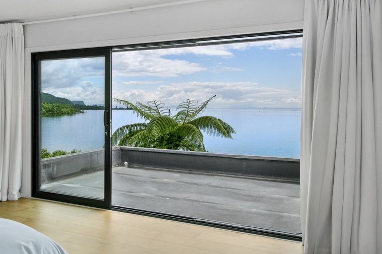 Photo of property in 21 Waiparemo Crescent, Pukawa Bay, Turangi, 3381