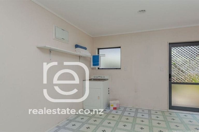 Photo of property in 2 Marbella Drive, Massey, Auckland, 0614