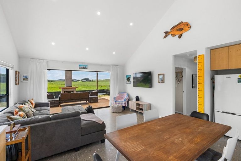 Photo of property in 7 Sand Dune Grove, Waikawa Beach, Manakau, 5573