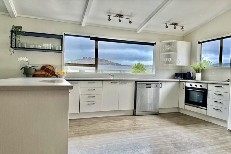 Photo of property in 48 Fyvie Avenue, Tawa, Wellington, 5028