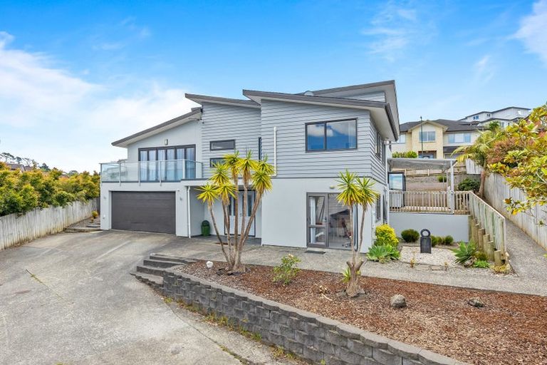 Photo of property in 12 Hilton Close, Fairview Heights, Auckland, 0632