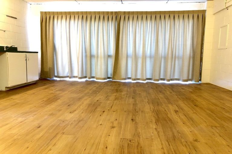 Photo of property in 2/47 Prince Regent Drive, Half Moon Bay, Auckland, 2012