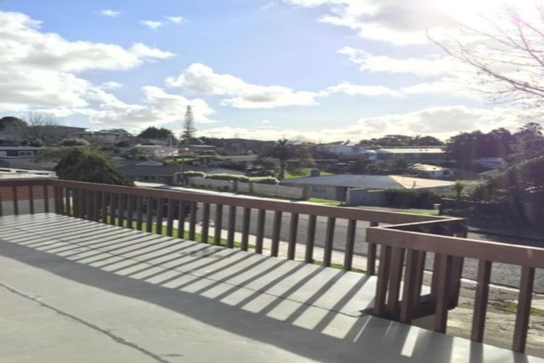 Photo of property in 13 Beswick Place, Birkdale, Auckland, 0626
