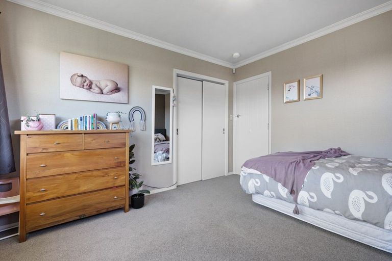 Photo of property in 2 Anzio Place, Awapuni, Palmerston North, 4412