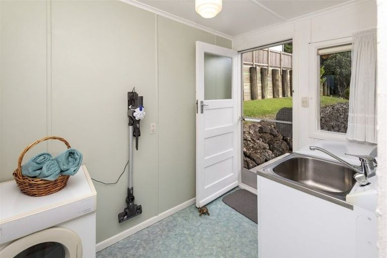 Photo of property in 69 Pah Road, Cockle Bay, Auckland, 2014