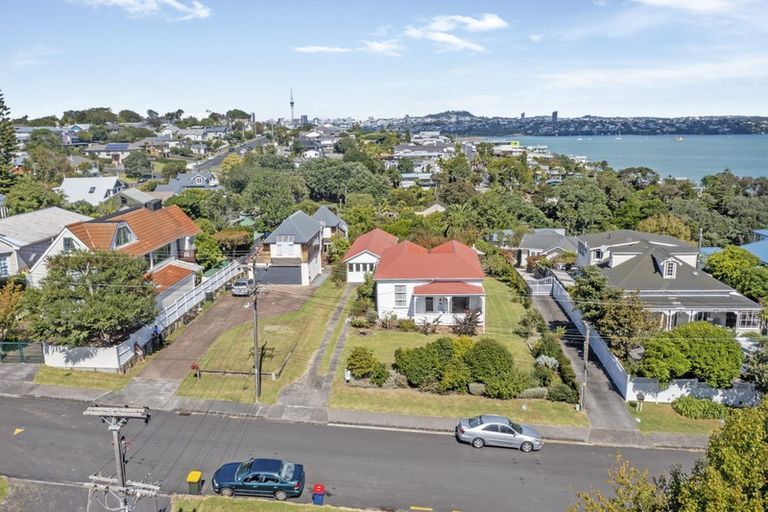 Photo of property in 22 Rugby Road, Birkenhead, Auckland, 0626