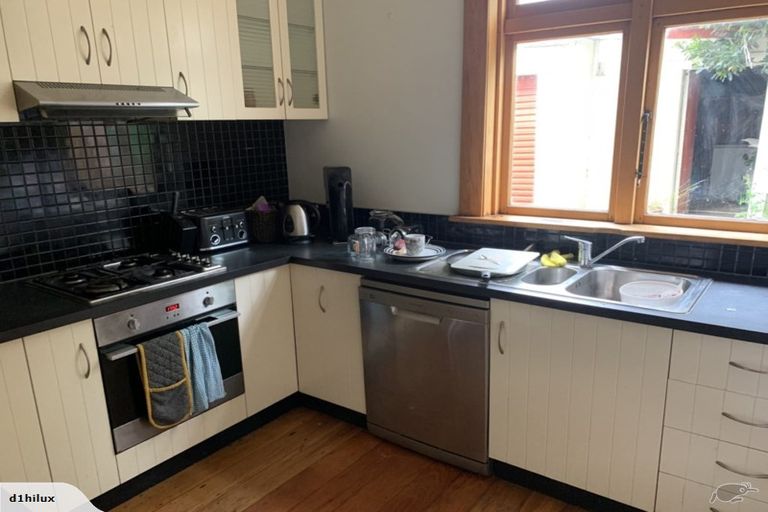 Photo of property in 3 The Parade, Island Bay, Wellington, 6023