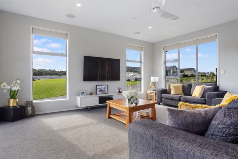Photo of property in 21 Greystone Place, Omokoroa, 3114