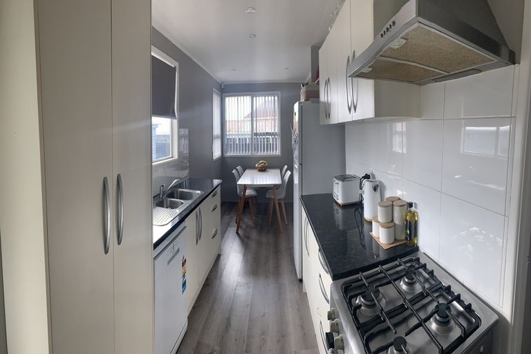 Photo of property in 43 Othello Drive, Clover Park, Auckland, 2023