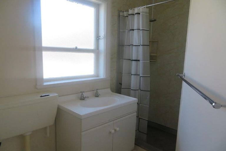 Photo of property in 22 Saint Albans Grove, Woburn, Lower Hutt, 5010