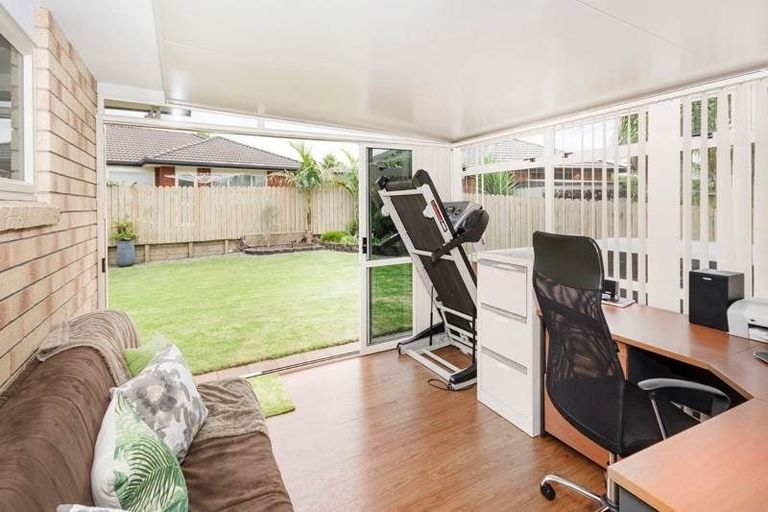 Photo of property in 8 Parkhaven Drive, Rosehill, Papakura, 2113