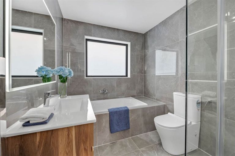 Photo of property in 60 Drumbuoy Drive, Flat Bush, Auckland, 2019