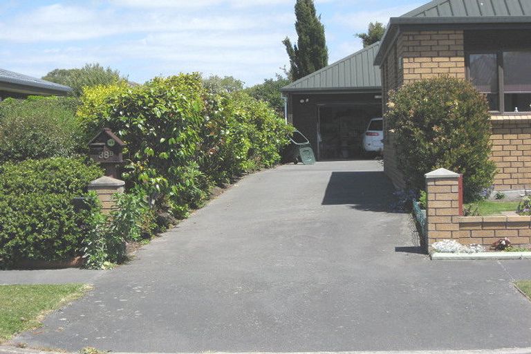 Photo of property in 2/38 Beauford Place, Parklands, Christchurch, 8083
