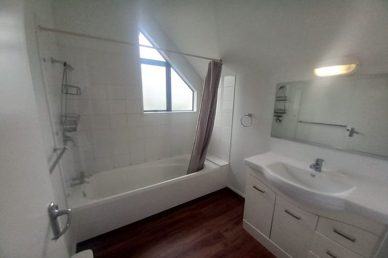 Photo of property in 2/74 Waiwhetu Road, Waiwhetu, Lower Hutt, 5010