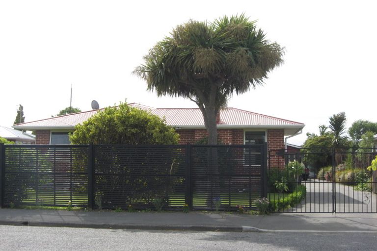 Photo of property in 11 Frensham Crescent, Woolston, Christchurch, 8062