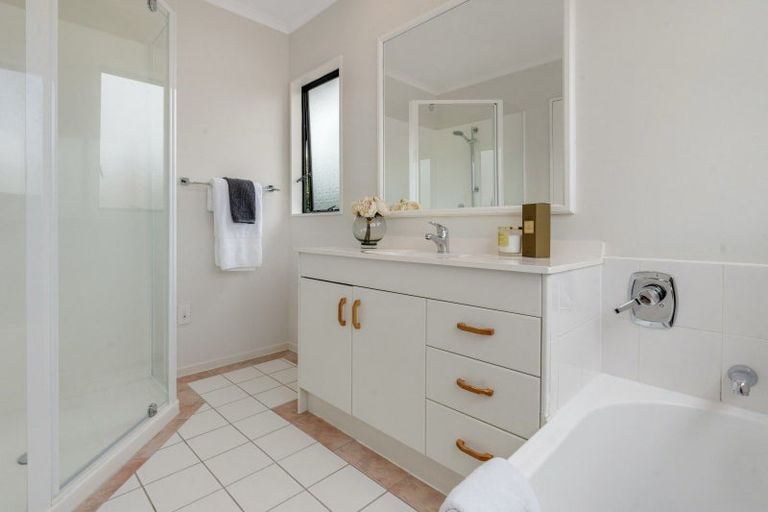 Photo of property in 1/47 Wiltshire Place, Somerville, Auckland, 2014