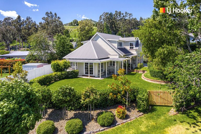 Photo of property in 1 Jaffray Drive, East Taieri, Mosgiel, 9024