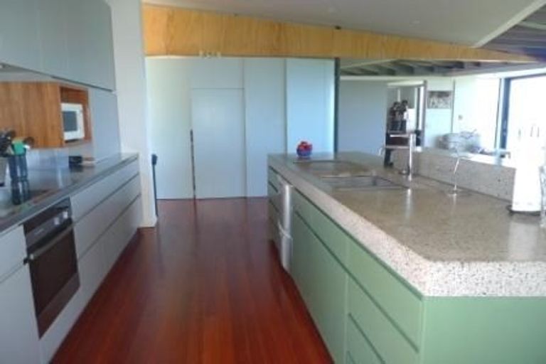 Photo of property in 16 Dungarvan Road, Newlands, Wellington, 6037