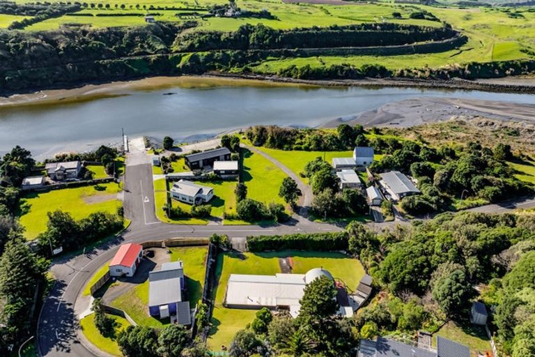 Photo of property in 9 Beach Road, Patea, 4520