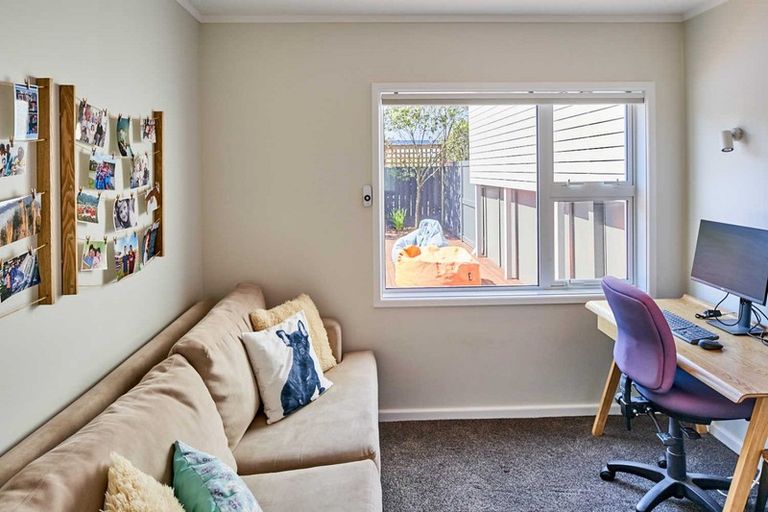 Photo of property in 21 Mahoe Street, Eastbourne, Lower Hutt, 5013