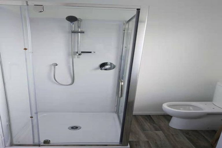 Photo of property in 1/3 Valecrest Place, Bayview, Auckland, 0629