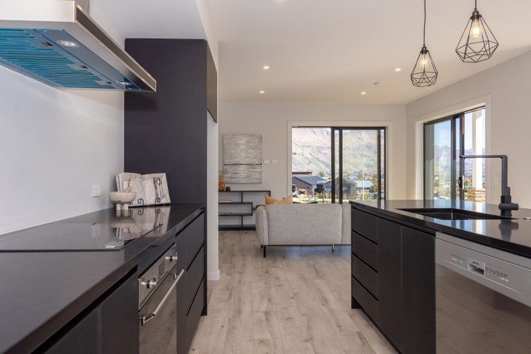 Photo of property in 27 The Heights Avenue, Wanaka, 9305