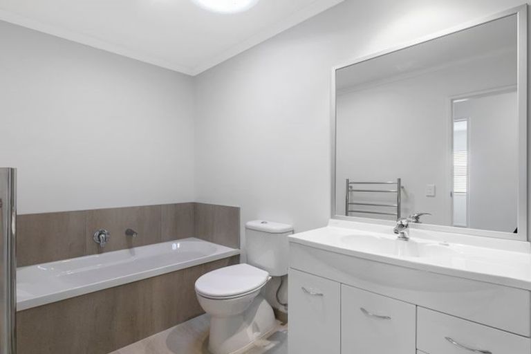 Photo of property in 12 Huke Lane, Takanini, 2112