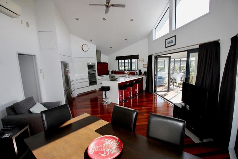 Photo of property in 18 Ringwood Place, Whitianga, 3510