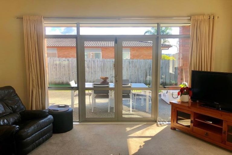 Photo of property in 12 Driftwood Drive, Red Beach, 0932