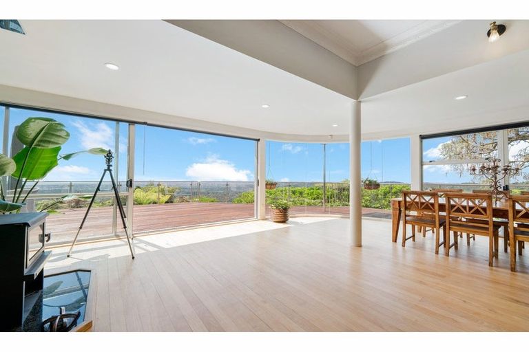 Photo of property in 854 West Coast Road, Waiatarua, Auckland, 0604