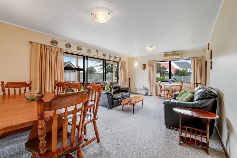 Photo of property in 5 Pengelly Place, Parakai, 0830