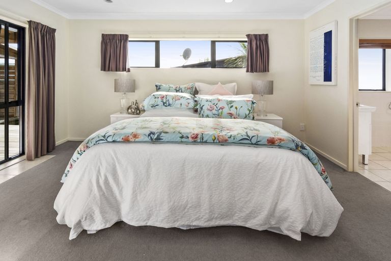 Photo of property in 63a Stottholm Road, Titirangi, Auckland, 0604