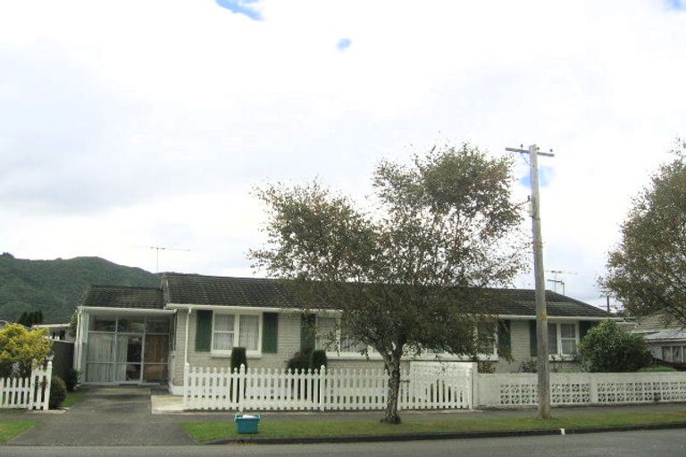 Photo of property in 2 George Street, Ebdentown, Upper Hutt, 5018