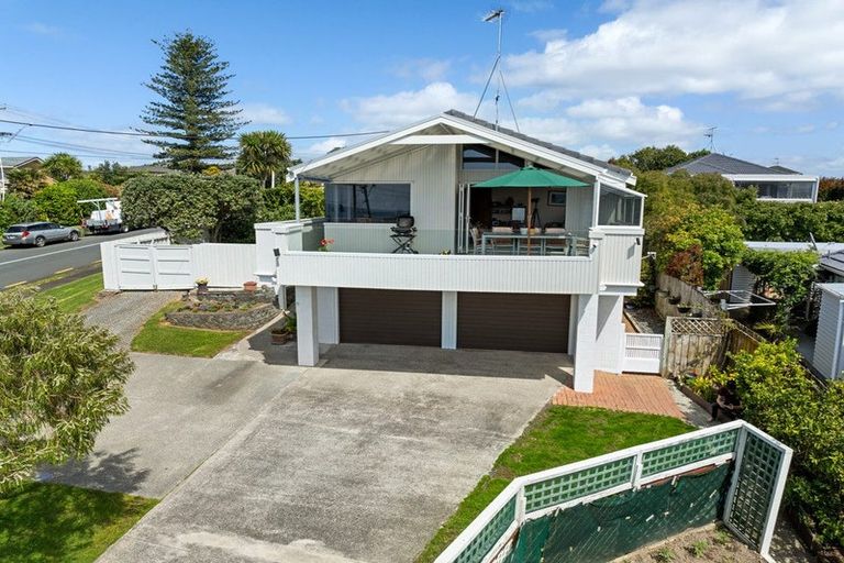 Photo of property in 1/9 Nigel Road, Browns Bay, Auckland, 0630